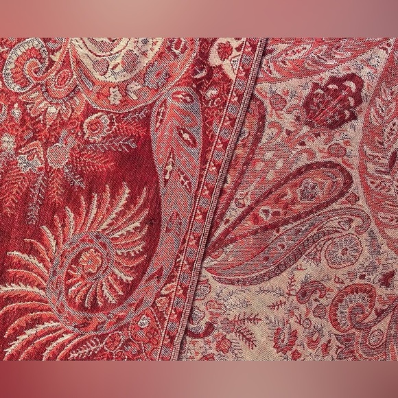 Free Regal Paisley Pattern Image - Paisley, Burgundy, Golden  Vibrant Exquisite Red and Gold Paisley Wrap